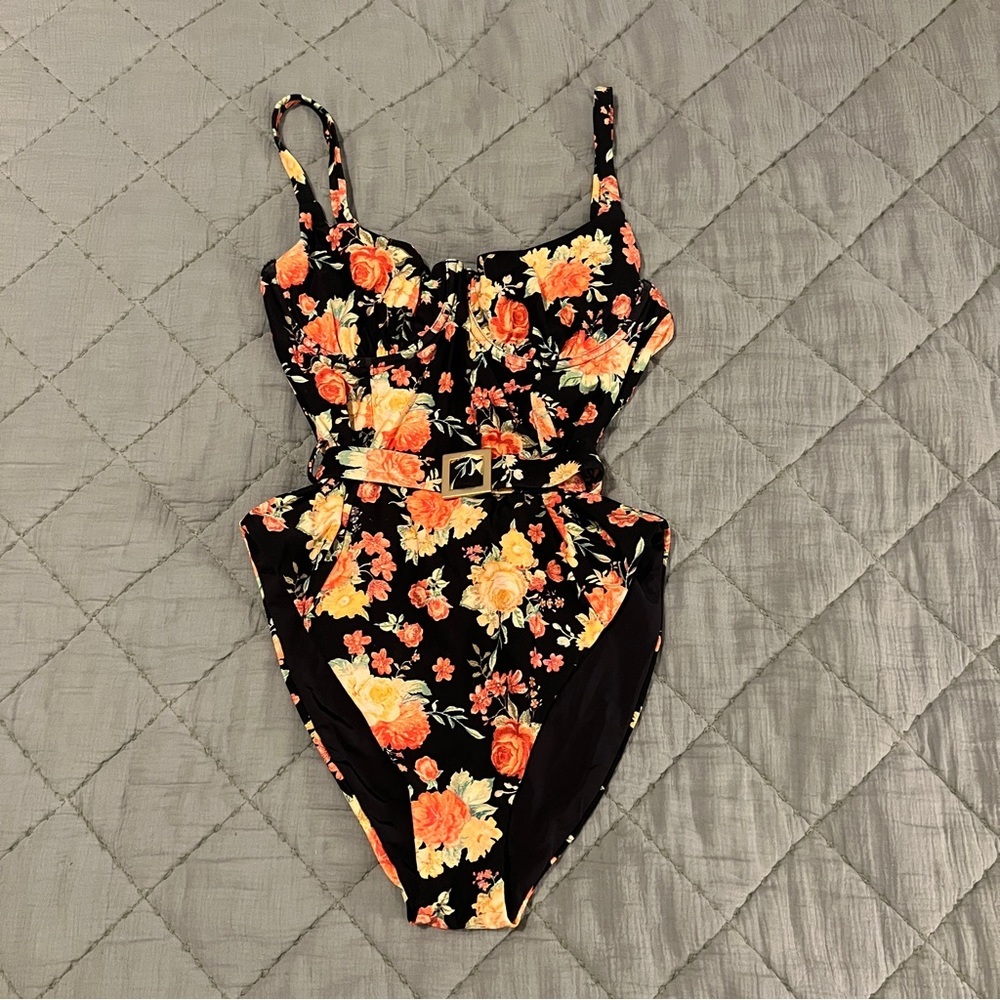 Women’s We Wore What swim suit. Size M NWT! Black with flowers.​